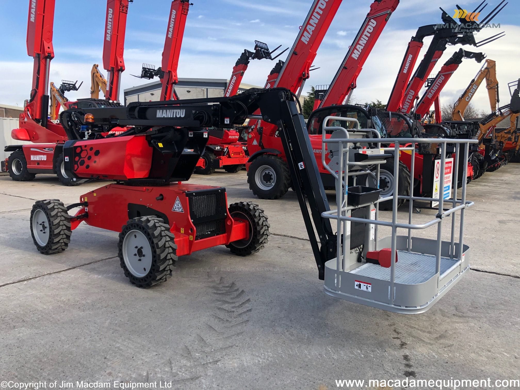 Dynamic and Compact - The Manitou Mango 12 12