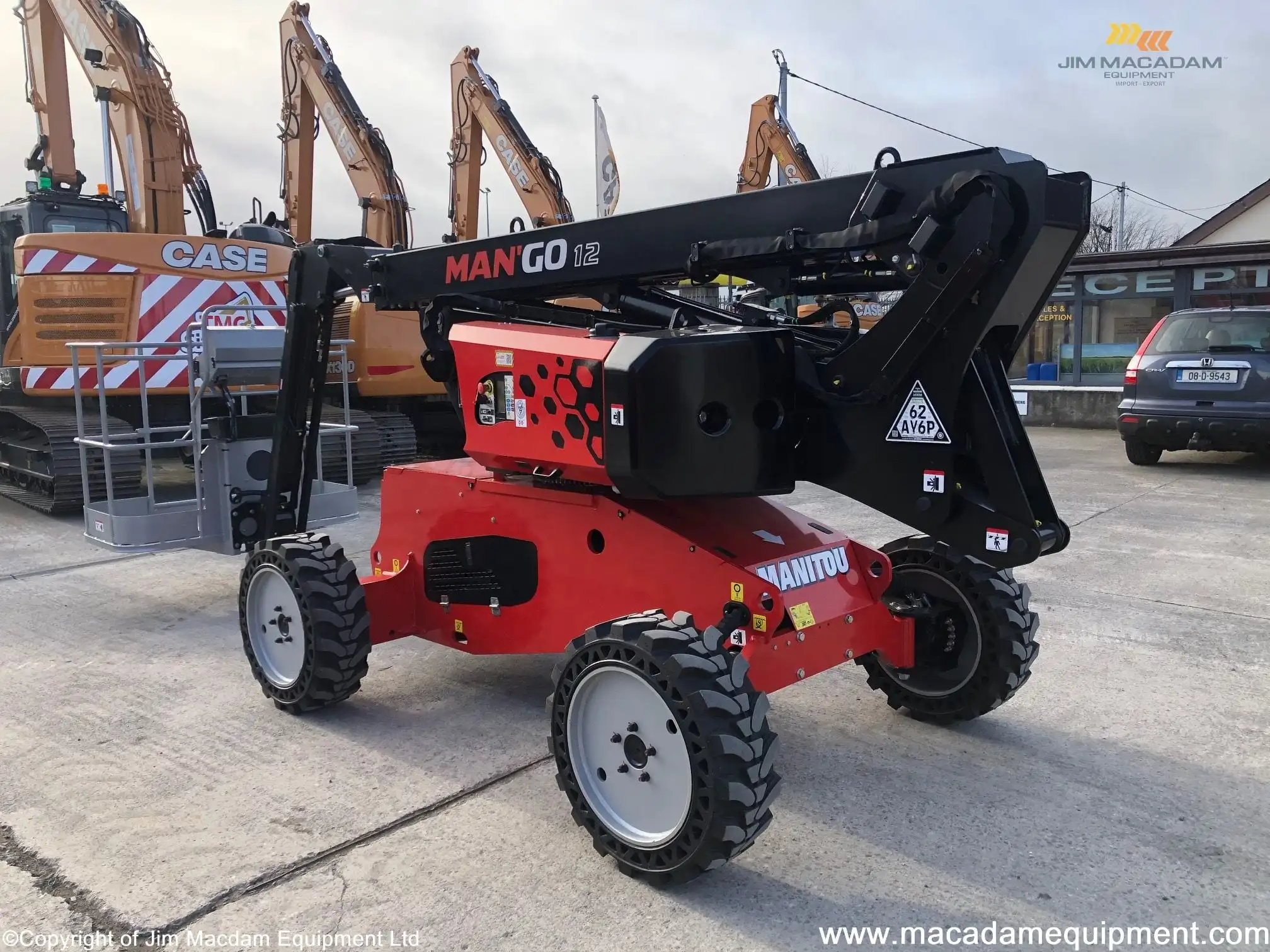Dynamic and Compact - The Manitou Mango 12 12